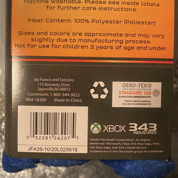 Halo Infinite 'Master Chief' Throw - Picture 5 of 5